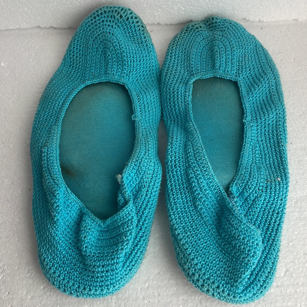 Hue slippers crocheted slip on turquoise textured soles women’s one size